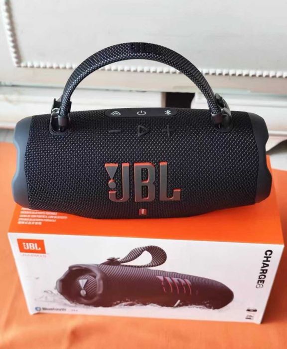JBL Charge : Potężny bas i dźwięk, który Ci się spodoba