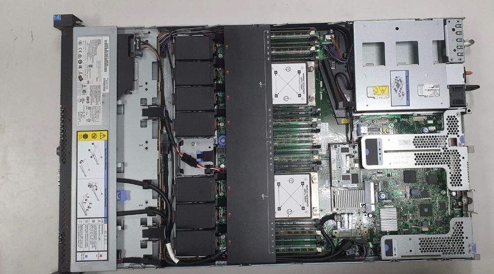 IBM X3550 M5 | 2 x E5-2640 v3  - 32 x Cores | 64GB DDR4 | 1 x Fonte
