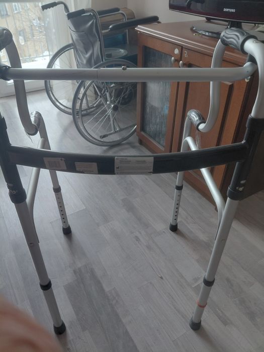 Ходунки для взрослых регулируемые, алюминиевые, в отличном состоянии