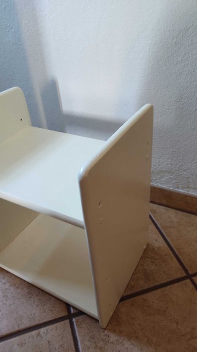 Móvel pequeno branco