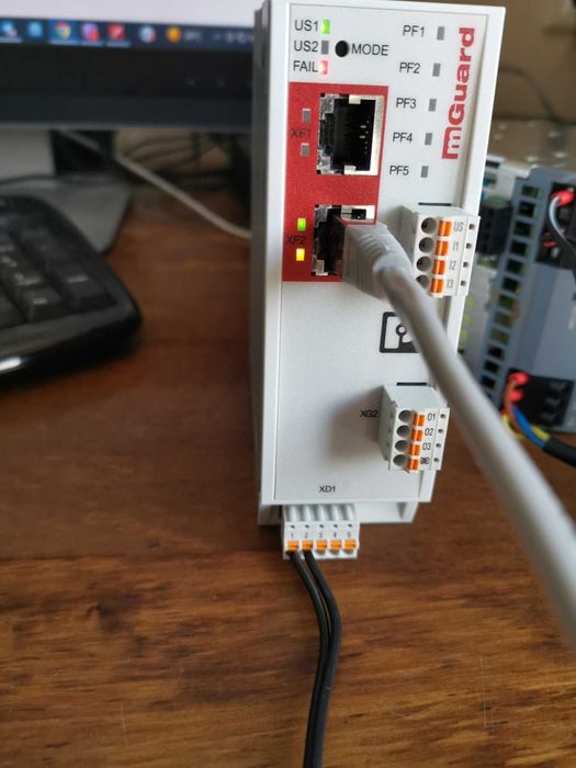 Phoenix Contact FL MGUARD 2102 (1357828)(Промисловий роутер) — Повний комплект