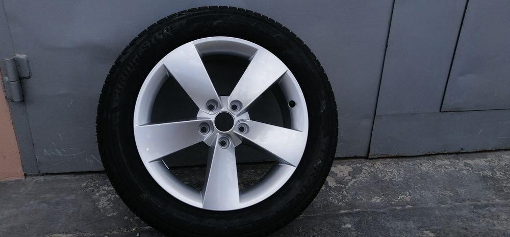Колесо, диск колесный 17 ,в сборе 215/55/17 Skoda Ratikon 17 (Bridgest