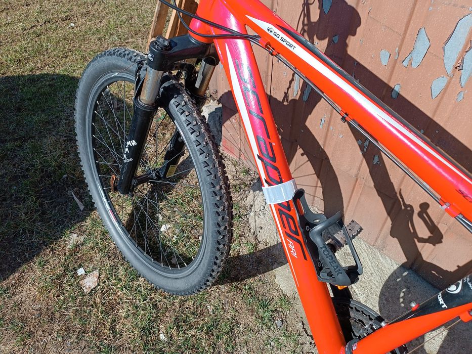 Czerwony rower górski Scrapper