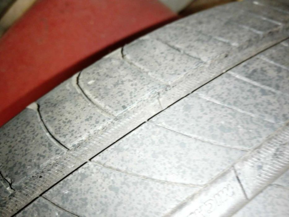 Vendo ou Troco 2 Pneus Michellin 225/50 R17