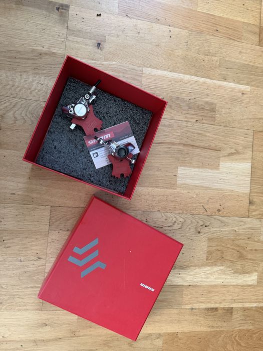 Zaciski hamulcowe hydrauliczne SRAM RED