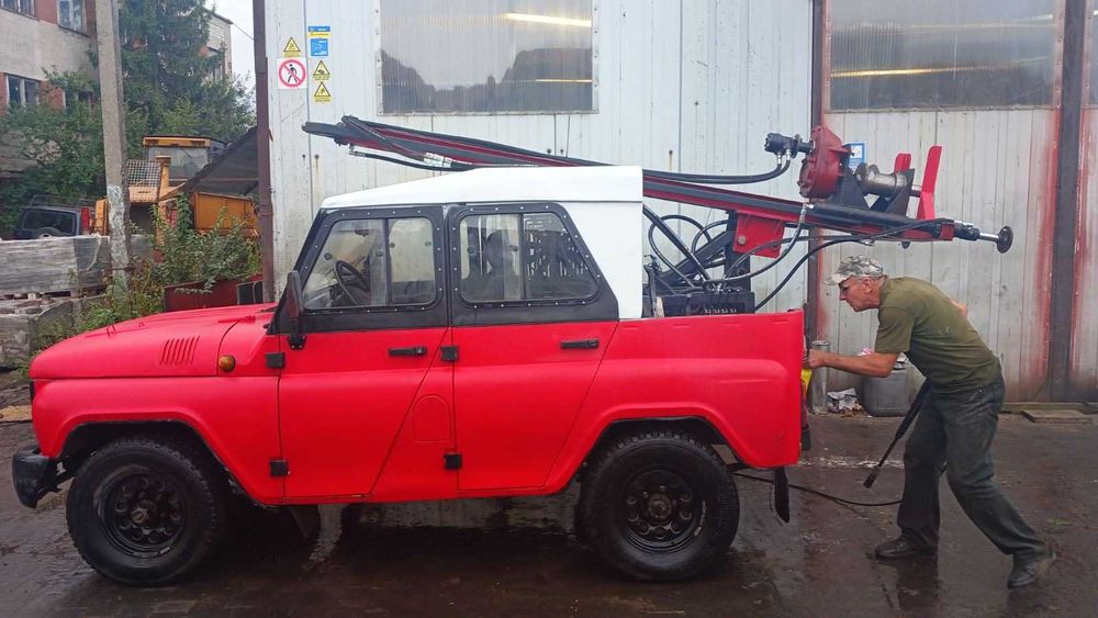 Бурова установка гідравлічна на базі автомобіля УАЗ