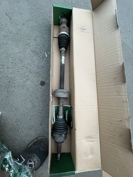 Піввісь на рено логан права