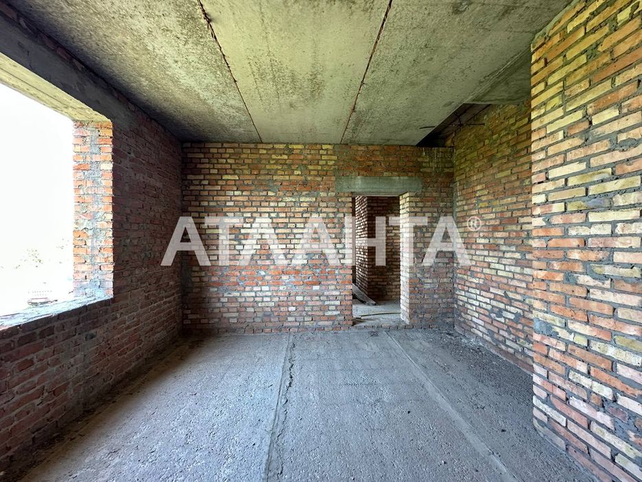 Прода окремостоячого будинку у с. Малехів на пагорбі