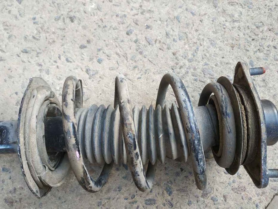 Hyundai/Kia Sportage SL IX-35 10- амортизатор перед L KU7828 546512S66