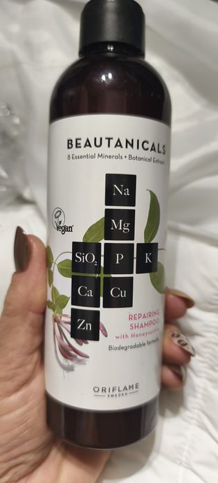 Szampon do włosów Beautanicals. 250 ml. Oriflame