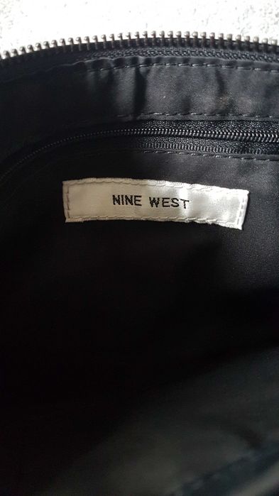 Czarna mała torebka, do ręki, uniwersalna, imprezowa, Nine West