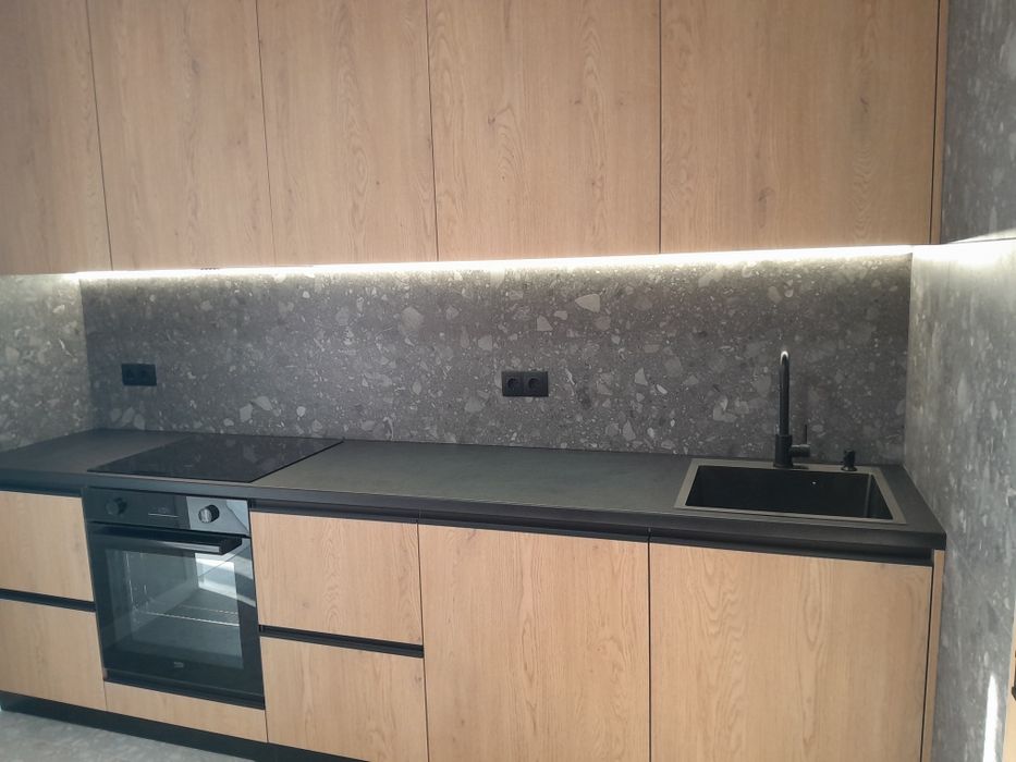 Центр! 2к.кв в Новобудові з новим ремонтом! Ліфт з резервним живленням