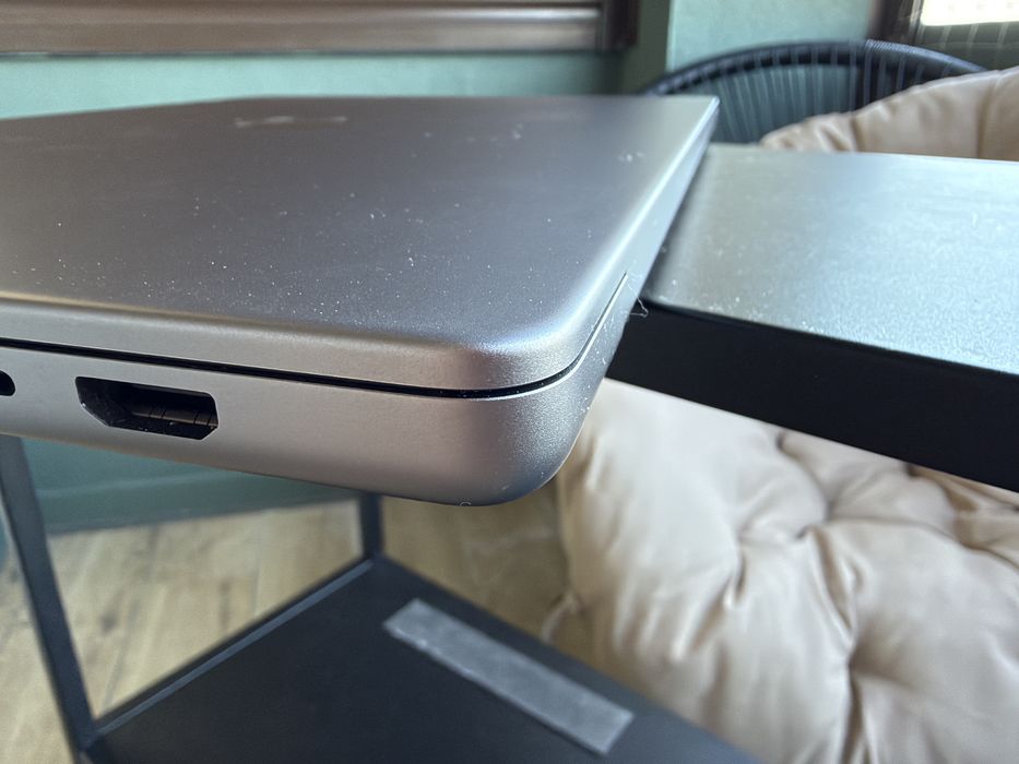 FV23% / Macbook 16” PRO / M1 Pro / 32GB RAM / 1000GB SSD