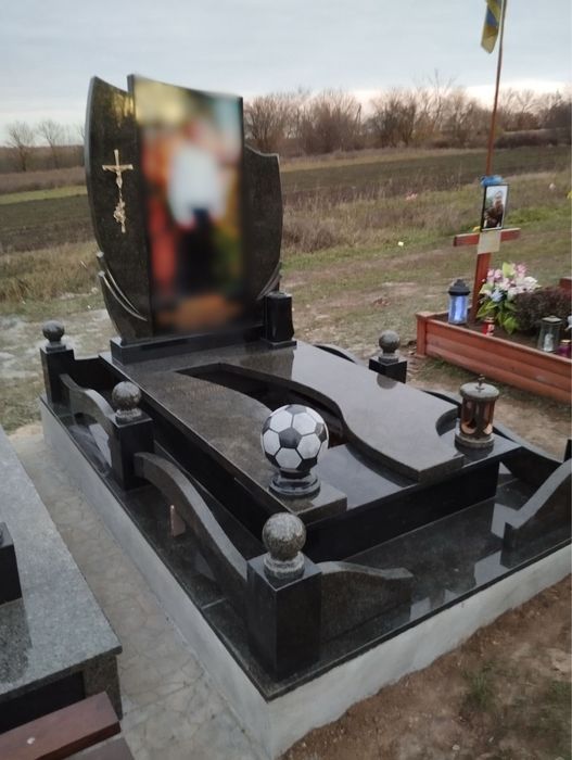 Виготовлення та встановлення памʼятників