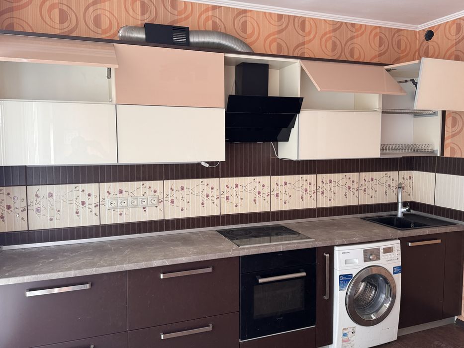 Кухня встроенная.