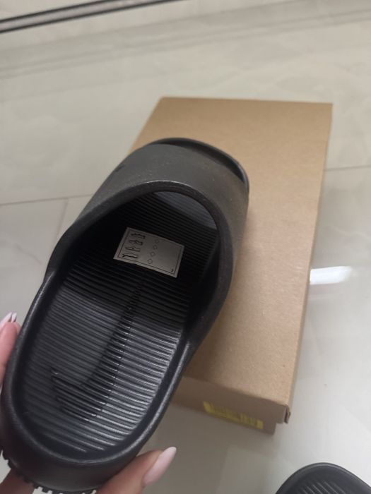 Nike calm slide