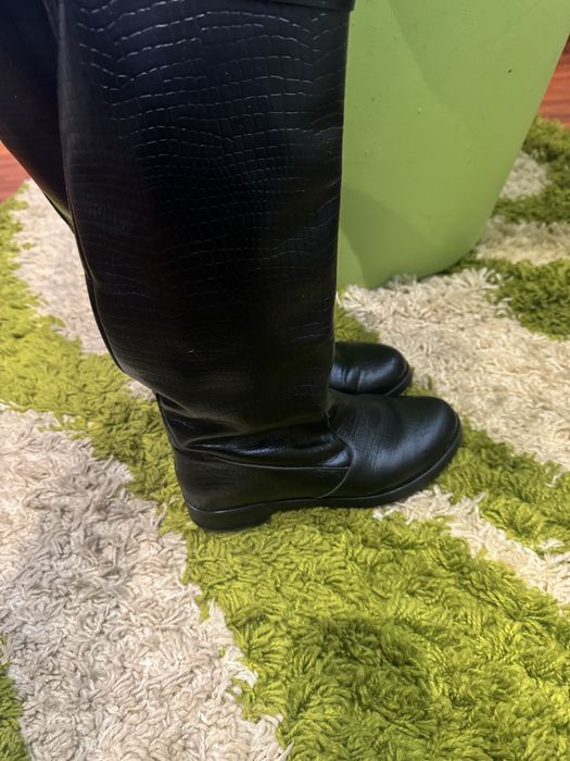 Продам шикарні зимові сапоги