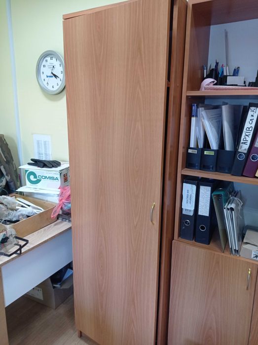 Терміновий розпродаж офісних меблів