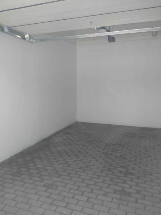 GARAŻ 19 m² Murowany Prąd Elektryczna brama ul Niemena - Więcej