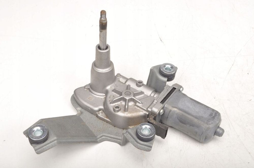 MASERATI LEVANTE SQ4 SILNICZEK WYCIERACZKI TYŁ 19R