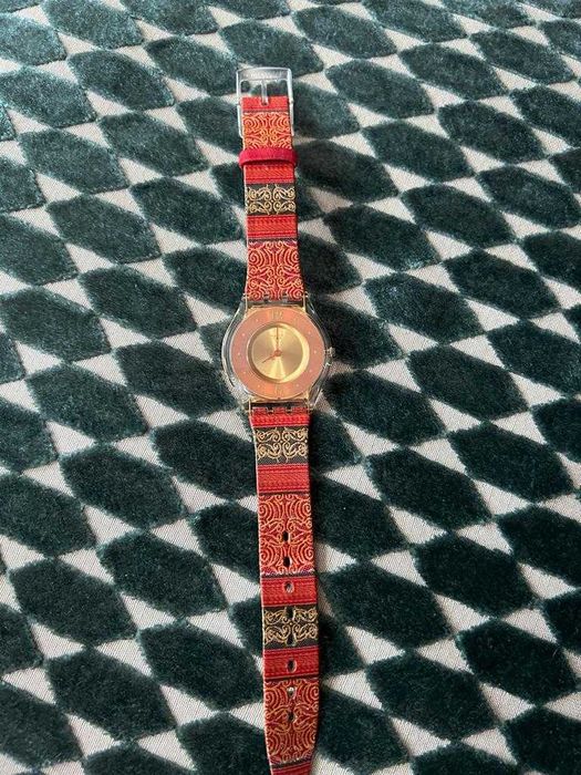 Śliczny zegarek Swatch Sweet Sarong