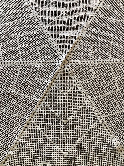 Toalha para mesa em crochet, feita à mão nos anos 70. Algodão