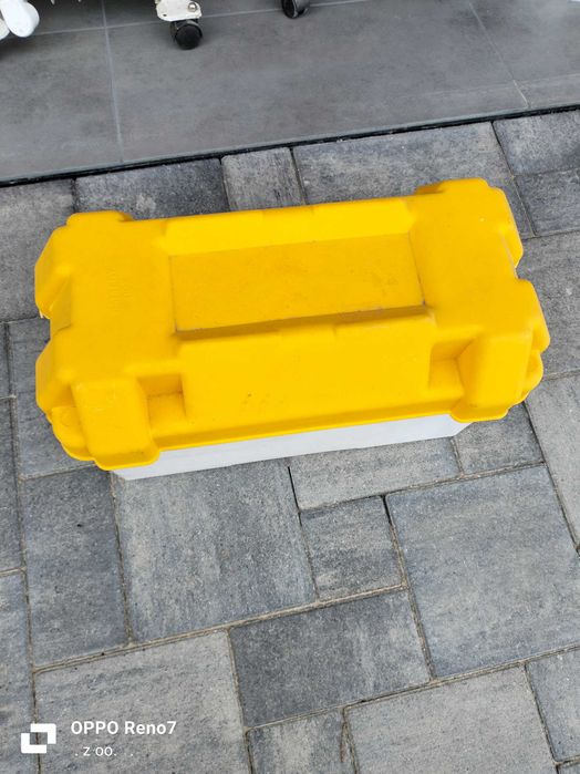 pojemnik na akumulator do jachtu