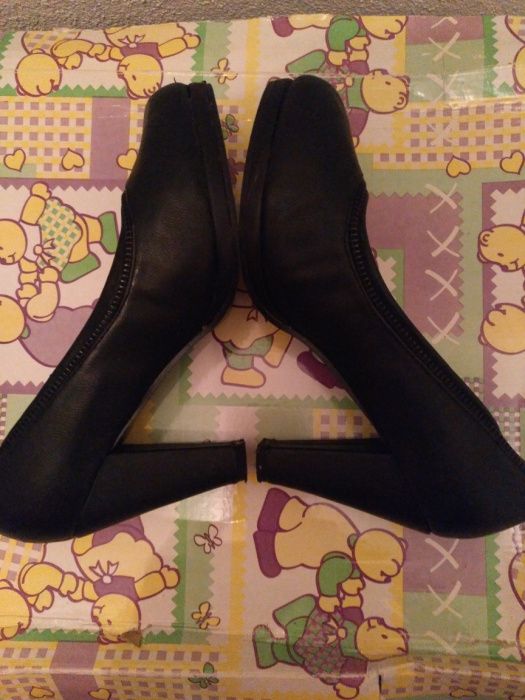 Sapatos Salto Alto Pretos em Pele Sintética