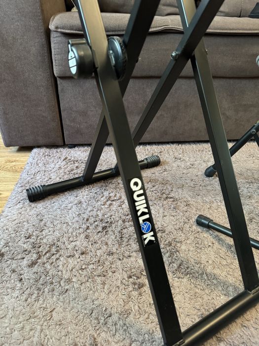 Продам стойки для музыкальных инструментов