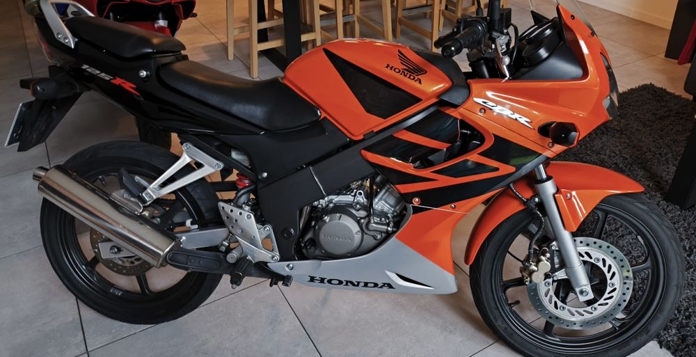 Honda cbr 125 r jc34