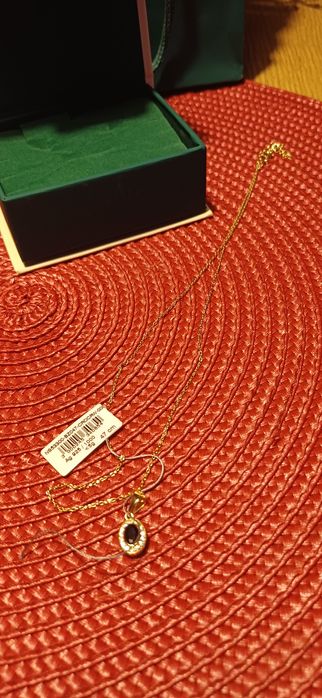 Wisiorek na pozłacanym łańcuszku Yes