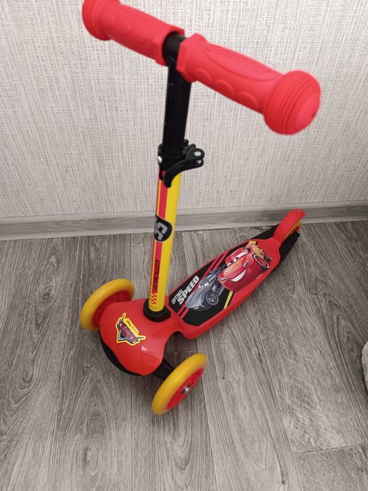 Самокат триколісний для хлопчика