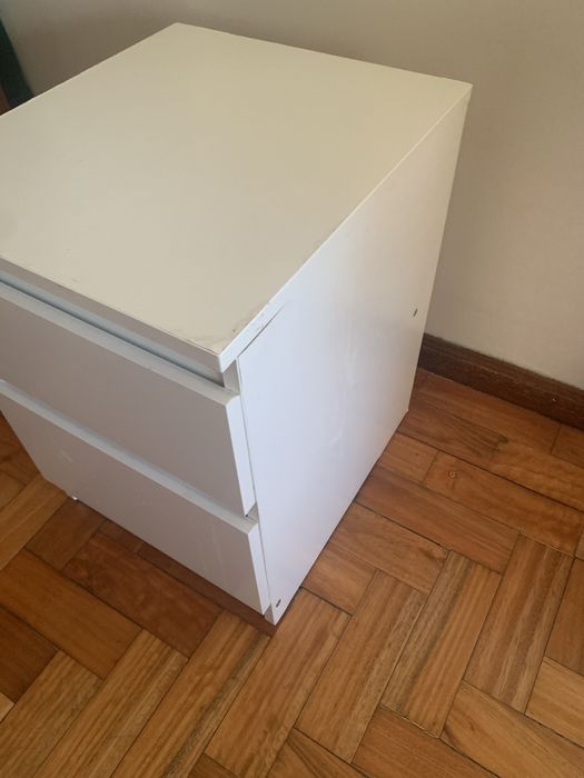 Mesinha de cabeceira Ikea