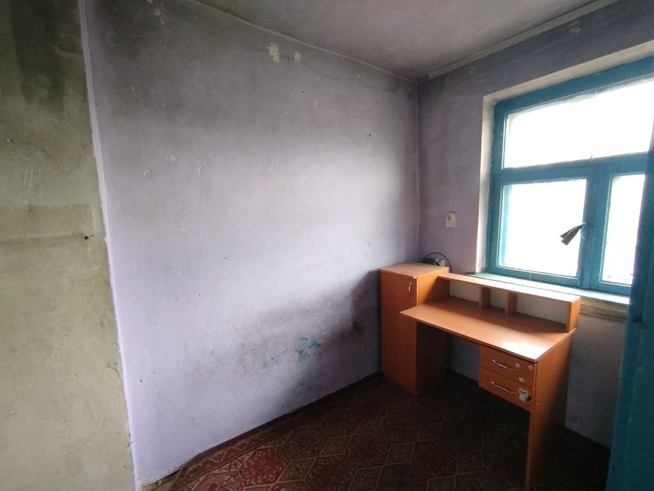 1-кімнатна квартира на 2 поверсі в м.Малин, хороший район, під капітальний ремонт, пічне опалення