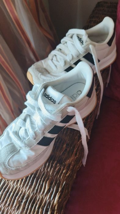 Tênis adidas em muito bom estado