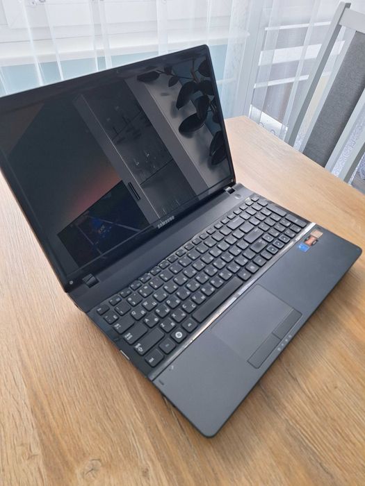 Laptop Samsung NP305E5Z 15,6” AMD A4 / 4 GB RAM