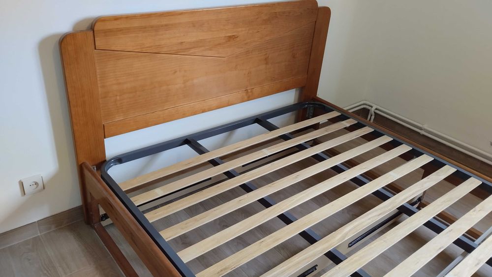 Cama de casal em madeira com 4 gavetões + estrado