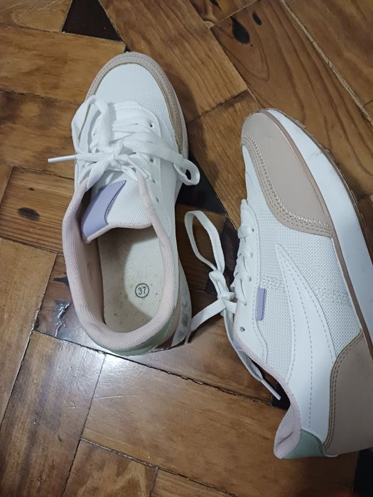 Tenis mulher, em creme branco rosa e roxo