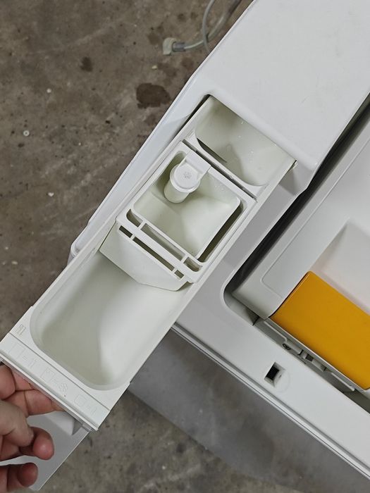 Вертикальна пральна машина Miele TopStar