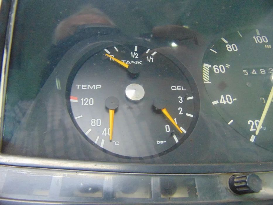 Mercedes W123 conta kilómetros