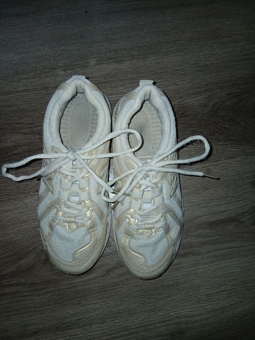 Кросівки 38 розмір