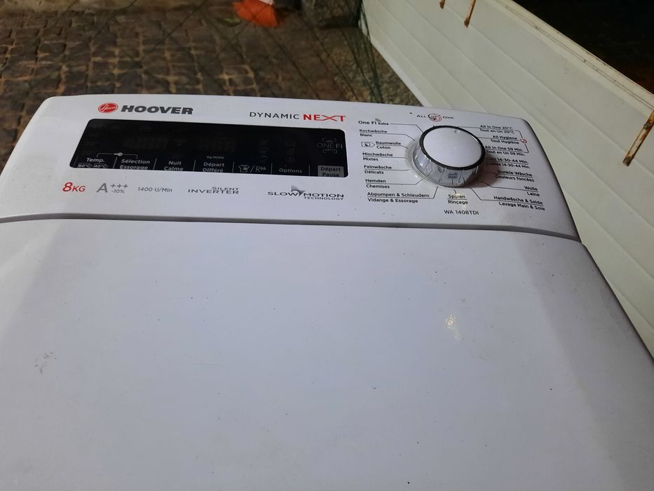 Duas máquinas de lavar roupa