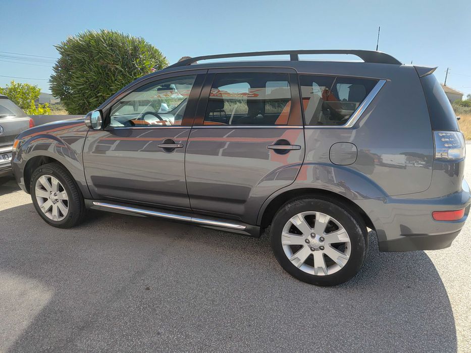 Vendo Mitsubichi Outlander 2.2 DI-D 177cv 5+2lugares