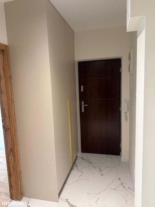 Centrum, 1 piętro , 3 pokoje ,balkon, parking, nowe okna, po remoncie – další