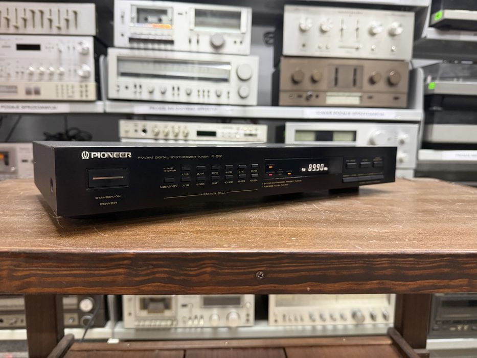 Tuner radiowy Pioneer F-551 Audio Room