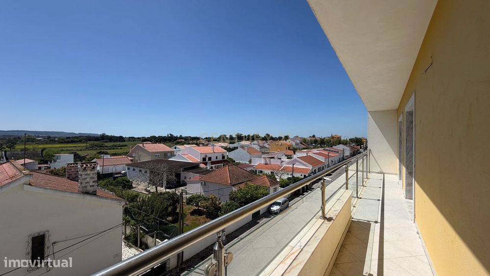Magnífico Apartamento T4 com Duas Varandas e Arrecadação na Cascalheir