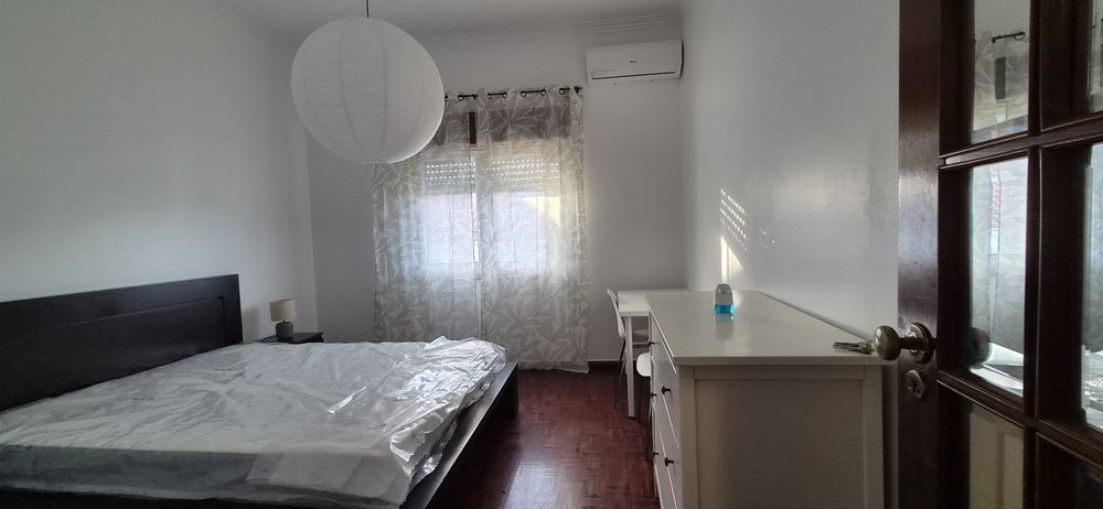 Aluga-se quarto para casal em Vale de Figueira