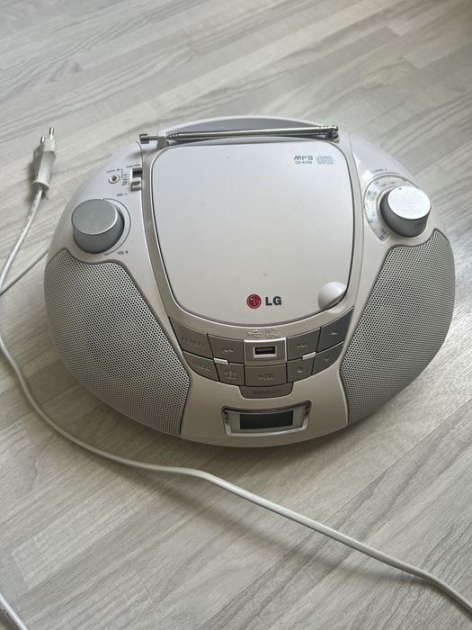Магнитофон LG SB16W с дисководом