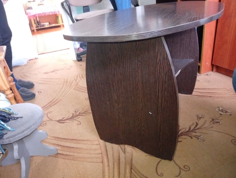 Журнальний столик