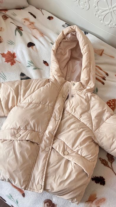 Куртка на дівчинку